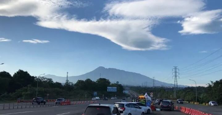 Suasana arus lalu lintas di jalan tol. (ANT/IST)