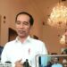 Presiden Joko Widodo (tengah) didampingi Presiden Konfederasi Serikat Pekerja Seluruh Indonesia (KSPSI) Andi Gani Nuwa Wea (kiri) dan Presiden Konfederasi Serikat Pekerja Indonesia (KSPI) Said Iqbal memberikan keterangan kepada wartawan usai melakukan pertemuan di Istana Bogor, Jawa Barat, Senin (30/9/2019). Pertemuan presiden dengan pimpinan konfederasi buruh tersebut membahas kondisi investasi dan ketenagakerjaan. (MASAPNEWS/ANT)