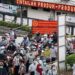 Dokumentasi. Buruh keluar dari pabrik di kawasan Aloha, Gedangan, Sidoarjo, Jawa Timur, Senin (22/11/2021). (MASAPNEWS/ANT)
