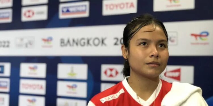 Komang Ayu Cahya Dewi membuka keunggulan pertama bagi tim Indonesia di penyisihan Grup A Piala Uber 2022 saat melawan Prancis di Bangkok, Thailand, Minggu.(MASAPNEWS/ANT)