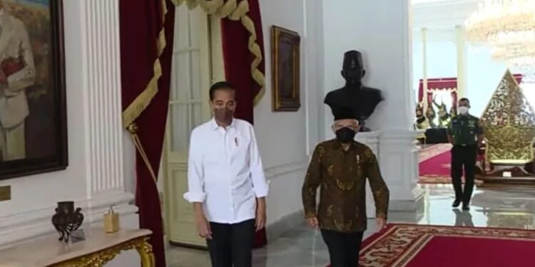 Tangkapan layar Presiden Joko Widodo dan Wapres Ma'ruf Amin di Istana Merdeka, Jakarta, Senin (9/5/2022). (MASAPNEWS/ANT)