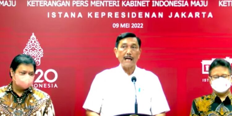 Tangkapan layar Menteri Koordinator Maritim dan Investasi Luhut Binsar Panjaitan (tengah) berbicara dalam konferensi pers daring di Jakarta, Senin (9/5/2022). (MASAPNEWS/ANT)