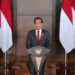 Presiden Joko Widodo didampingi Menteri Koordinator Bidang Kemaritiman dan Investasi Luhut Binsar Panjaitan (kiri) dan Menteri Perdagangan Muhammad Lutfi (kanan), memberi keterangan pers sebelum melakukan kunjungan kerja ke Washington DC, AS dari Bandara Internasional Soekarno Hatta, Tangerang, Banten, Selasa (10/5/2022). (MASAPNEWS/ANT/HO-Biro Pers Setpres)