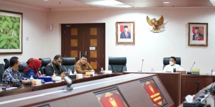 Kepala Staf Kepresidenan Moeldoko menerima Majelis Adat Kerajaan Nusantara (MAKN) di Gedung Bina Graha, Jakarta, Selasa (10/5/2022). (MASAPNEWS/ANT/HO-Kantor Staf Presiden)