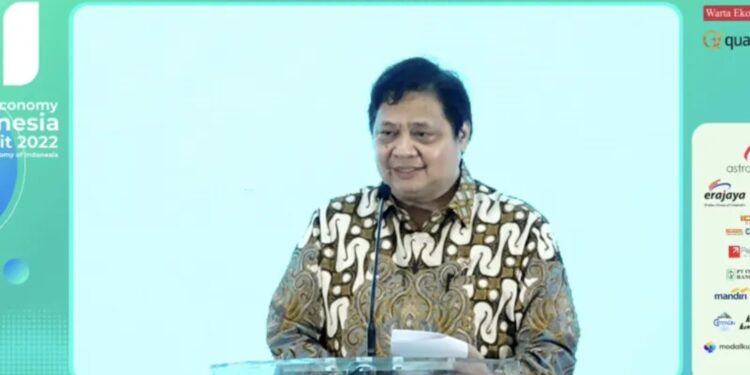 Tangkapan layar Menteri Koordinator Bidang Perekonomian Airlangga Hartarto saat menyampaikan keynote speech pada Green Economy Indonesia Summit 2022 : "The Future Economy of Indonesia" yang disaksikan secara daring di Jakarta, Rabu (11/5/2022). (MASAPNEWS/ANT/YouTube Warta Ekonomi TV)