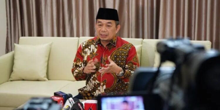 Ketua Fraksi PKS DPR, Jazuli Juwaini, berbicara pada jurnalis dalam konferensi pers di Jakarta, Jumat. (MASAPNEWS/ANT/HO-F-PKS DPR)
