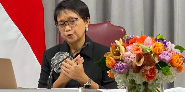 Menteri Luar Negeri RI Retno Marsudi menghadiri pertemuan para menlu G7 yang berlangsung secara daring pada Jumat (13/5/2021). (MASAPNEWS/ANT/HO-Kemlu RI)