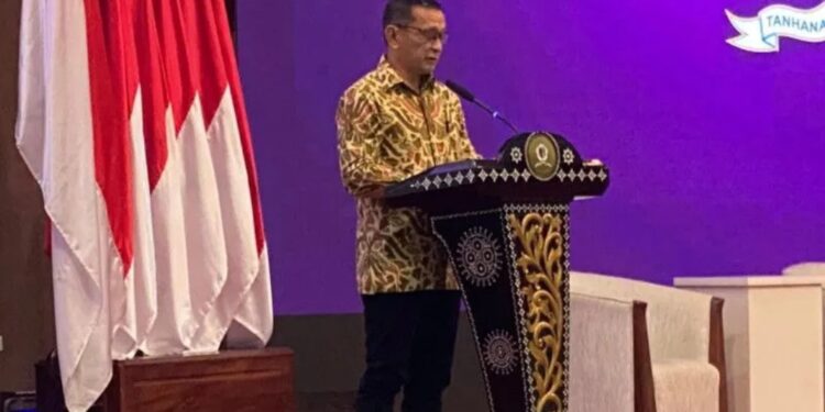 Wakil Gubernur Lembaga Ketahanan Nasional (Lemhannas) Mayjen TNI M. Sabrar Fadhilah saat membacakan sambutan pada acara Orasi Ilmiah dan Peluncuran Buku dalam rangkaian HUT Ke-57 Lemhannas di Gedung Lemhannas, Jakarta, Kamis (19/5/2022). (MASAPNEWS/ANT)