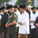Presiden Joko Widodo (kedua kanan) menunaikan Shalat Idul Fitri 1433 H di halaman Gedung Agung, Istana Kepresidenan Yogyakarta, Senin (2/5/2022). (ANT/IST)