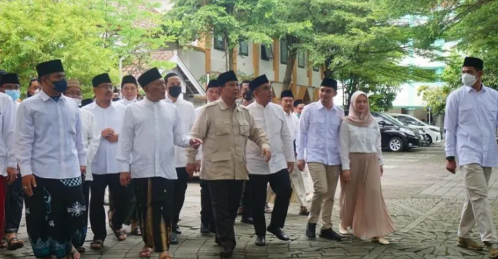 Ketua Umum DPP Partai Gerindra Prabowo Subianto saat berkunjung ke Pondok Pesantren Tebuireng, Kabupaten Jombang, Jawa Timur, Rabu (4/5/2022). (ANT/IST)