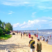 Suasana Pantai Ujung Pandaran ramai dikunjungi wisatawan pada hari kedua Lebaran Idul Fitri 1443 Hijriah, Selasa (3/5/2022) lalu. (ANT/IST)