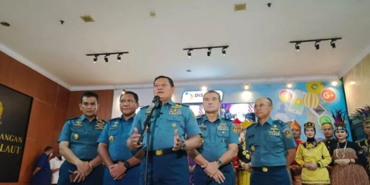Kepala Staf Angkatan Laut (Kasal) Laksamana TNI Yudo Margono saat memberikan keterangan pers, di Mabesal Cilangkap, Jakarta Timur, Rabu (8/6/2022). (MASAPNEWS/ANT)