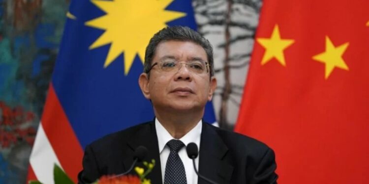 Arsip foto - Menteri Luar Negeri Malaysia Saifuddin Abdullah berbicara saat konferensi pers di akhir pertemuan dengan Menteri Luar Negeri China Wang Yi di Beijing, China (12/9/2019). (MASAPNEWS/ANT/Reuters)