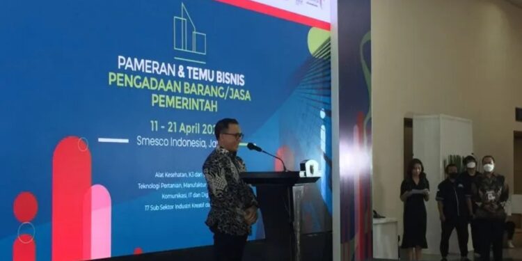 Kepala Lembaga Kebijakan Pengadaan Barang/Jasa Pemerintah (LKPP) Abdullah Azwar Anas ketika memberikan sambutan dalam pembukaan kegiatan business matching tahap II di Gedung Smesco, Jakarta. (MASAPNEWS/ANT)