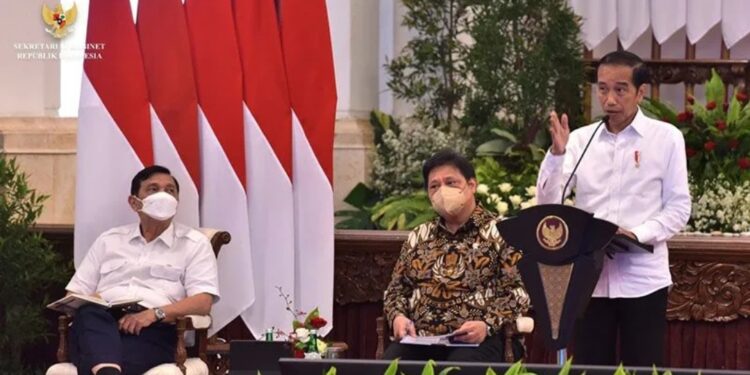 Presiden Joko Widodo memimpin Sidang Kabinet Paripurna dengan topik Antisipasi Krisis Pangan dan Energi, Senin (20/6/2022,4:26 PM), di Istana Negara, Jakarta. (MASAPNEWS/ANT/Twitter/@setkabgoid)