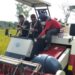 Menteri Pertanian Syahrul Yasin Limpo (tengah) saat melakukan panen padi IP400 di Desa Tegal Sari, Kecamatan Weru, Kabupaten Sukoharjo, Jawa Tengah, Rabu (22/6/2022). (MASAPNEWS/ANT)