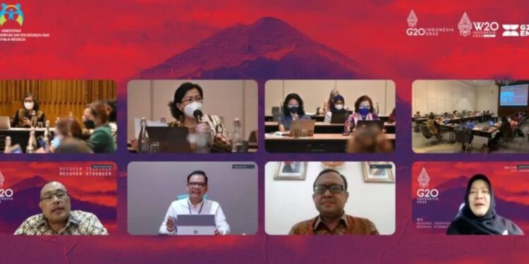 Deputi Bidang Kesetaraan Gender Kementerian PPPA Lenny N. Rosalin (kiri atas) dalam FGD Penyusunan Policy Note untuk Rekomendasi Ministerial Meetings Presidensi G20 tahun 2022 di Jakarta, Jumat (24/6/2022). (MASAPNEWS/ANT/ HO-Kemen PPPA)