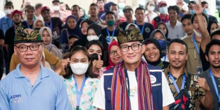 Menteri Pariwisata dan Ekonomi Kreatif Sandiaga Salahuddin Uno dalam kunjungan kerjanya di Lombok, Nusa Tenggara Barat, Sabtu (25/6/2022) (MASAPNEWS/ANT/Kemenparekraf)