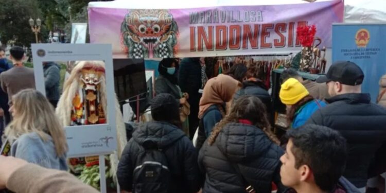 Kondisi stand Indonesia dalam kegiatan "Indonesia Spice Up the World" pada acara ASEAN Bazaar di Plaza Barrancas de Belgrano, Buenos Aires, Argentina. (MASAPNEWS/ANT/HO-KBRI Buenos Aires)