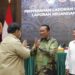 Anggota I BPK RI Nyoman Adhi Suryadnyana dan Menteri Pertahanan (Menhan) RI Prabowo Subianto, dalam acara penyerahan hasil pemeriksaan dari BPK RI atas Laporan Keuangan Kemhan Tahun 2021 pada Unit Organisasi (UO) Kemhan, UO Mabes TNI, UO TNI AL, UO TNI AD, dan UO TNI AU di Kantor Kemhan RI, Jakarta, Selasa (28/6/2022). (MASAPNEWS/ANT)