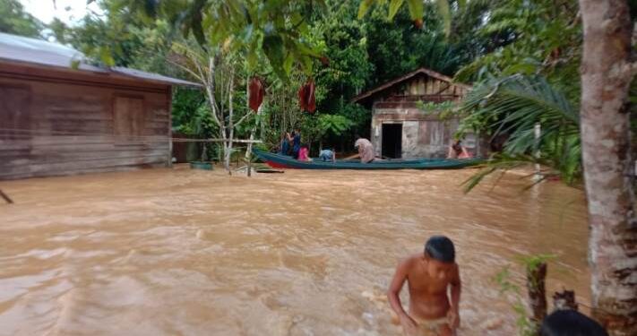 Banjir landa Desa Tumbang Ponyoi, Kecamatan Kahayan Hulu Utara, Kabupaten Gunung Mas, Kamis (23/6/2022). (IST)