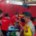 Kapolres Gumas AKBP Irwansah didampingi Kapolsek Rungan Ipda Fedrick Liano meninjau pelaksanaan khitanan massal di Makopolsek Rungan, Kecamatan Rungan, Sabtu (25/6/2022). (Foto : Polres Gumas)