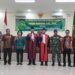 Wakil Bupati Gumas Efrensia L.P. Umbing bersama Ketua DPRD Akerman Sahidar, Ketua PN Bukti Firmansah, Wakil Ketua PN Galih Bawono, dan lainnya berfoto bersama usai pelantikan di Kuala Kurun, Jumat (1/7/2022). (MASAPNEWS/GCM)