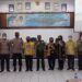 Anggota DPRD Kabupaten Gumas Iceu Purnamasari (batik hitam) dan lainnya berfoto bersama usai pembukaan rakordal di Kuala Kurun, Kamis (7/7/2022). (Foto : Diskominfosantik Gumas)
