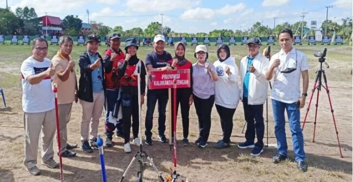 Rombongan Komisi III DPRD Kabupaten Kotawaringin Timur datang ke lokasi Kejurnas Panahan Senior 2022 di Palangka Raya untuk memberi semangat atlet panahan asal Kotawaringin Timur yang memperkuat kontingen Kalimantan Tengah, Sabtu (2/7/2022). (ANT/IST)
