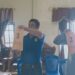 Para calon kades peserta Pilkades Tumbang Lampahung menunjukkan nomor urut. (IST)