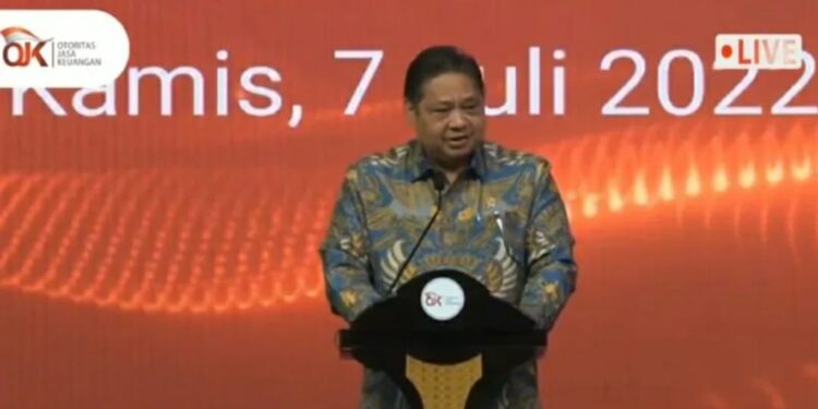 Tangkapan layar Menteri Koordinator Bidang Perekonomian Airlangga Hartarto memberikan sambutan dalam acara Tatap Muka dengan Direktur Utama di Sektor Jasa Keuangan terkait Penerapan Market Conduct di Jakarta, Kamis. (MASAPNEWS/ANT)