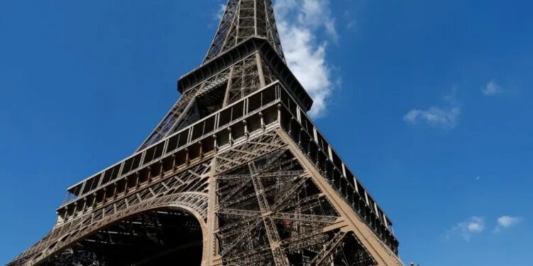 Menara Eiffel (REUTERS/BENOIT TESSIER)