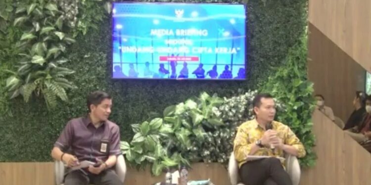 Staf Ahli Bidang Regulasi, Penegakan Hukum, dan Ketahanan Ekonomi Kemenko Perekonomian Elen Setiadi dalam Media Briefing UU Ciptaker yang dipantau secara daring di Jakarta, Rabu (06/07/2022). (MASAPNEWS/ANT)