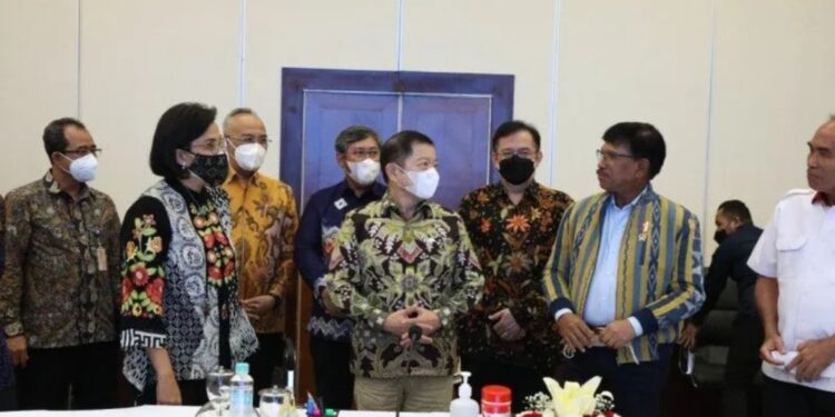 Kepala Bappenas Suharso Monoarfa (tengah) dalam Rapat Dewan Pengarah Satu Data Indonesia di Jakarta, Rabu (6/7/2022). (MASAPNEWS/Humas Bappenas)