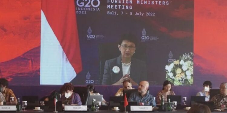 Menteri Luar Negeri RI Retno Marsudi saat menyampaikan pidato pembukaan secara virtual dalam Pertemuan Sherpa G20 kedua di Labuan Bajo, Nusa Tenggara Timur, Minggu (10/7/2022). (MASAPNEWS/ANT)