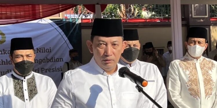 Kepala Kepolisian Negara Republik Indonesia (Kapolri) Jenderal Pol. Listyo Sigit Prabowo ketika menyampaikan keterangan kepada wartawan di Lapangan Bhayangkara Mabes Polri, Jakarta, Minggu (10/7/2022). (MASAPNEWS/ANT)