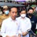 Presiden Joko Widodo berbicara kepada wartawan usai membagikan Program Keluarga Harapan (PKH) dan mengecek harga bahan pokok di Pasar Sukamandi, Kabupaten Subang, Jawa Barat, Selasa (12/7/2022). (MASAPNEWS/ANT/HO-Biro Pers Sekretariat Kepresidenan)