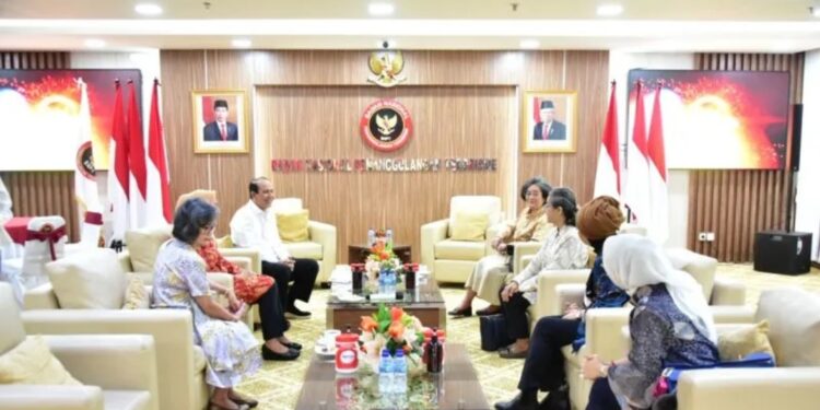 Suasana Kepala Badan Nasional Penanggulangan Terorisme (BNPT) Komjen Pol Boy Rafli Amar bertemu dengan Putri dari Wakil Presiden Pertama RI Mohammad Hatta, Meutia Hatta di Jakarta, Senin (11/7/2022). (MASAPNEWS/ANT/HO-BNPT)