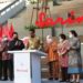 Presiden Jokowi menandatangani prasasti persmian pusat perbelanjaan Sarinah di Sarinah Jakarta, Kamis (14/7/2022). (MASAPNEWS/ANT)