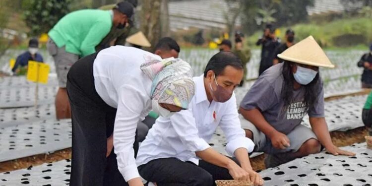 Menteri Pariwisata dan Ekonomi Kreatif Sandiaga Uno dalam Weekly Press Brifieng di Jakarta, Senin (18/7/2022). (MASAPNEWS/ANT/HO-Kemenparekraf)