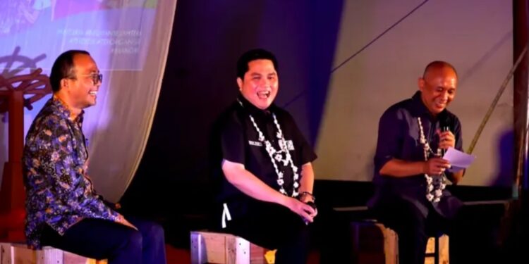 Tangkapan virtual Menteri Koperasi dan UKM Teten Masduki bersama Menteri Badan Usaha Milik Negara (BUMN) Erick Thohir dalam Musyawarah Nasional IV Kesatuan Nelayan Tradisional Indonesia (Munas IV KNTI), Jakarta, Selasa (19/7/2022). (MASAPNEWS/ANT)