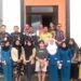 Anggota DPRD Kotim Riskon Fabiansyah (batik kuning) bersama anggota dewan lainnya daerah pemilihan 1 berfoto dengan mahasiswi penghuni asrama mahasiswi di Sampit, pekan lalu. (MASAPNEWS/ANT/HO-Dokumentasi Pribadi)