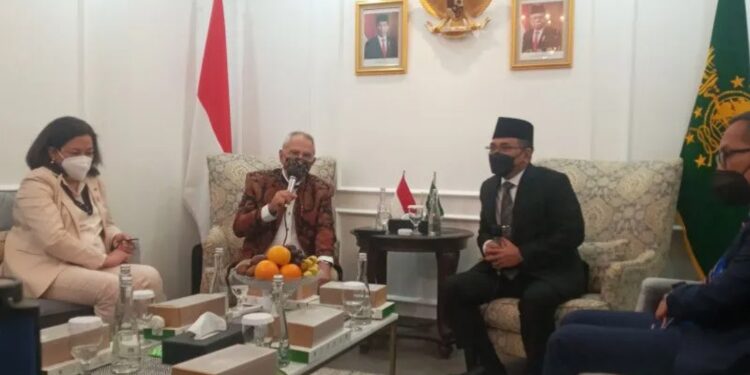 Ketua Umum PBNU K.H. Yahya Cholil Staquf (kanan) dan Presiden Timor Leste José Ramos Horta (kiri) saat memberikan keterangan pers mengenai kunjungan persahabatan di Gedung PBNU, Jakarta, Rabu (20/7/2022). (MASAPNEWS/ANT)