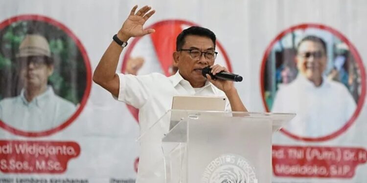 Kepala Staf Kepresidenan Moeldoko menjadi pembicara pada seminar kebangsaan di Universitas Kristen Satya Wacana Salatiga, Jawa Tengah, Senin (18/7/2022). (MASAPNEWS/ANT/HO-KSP)
