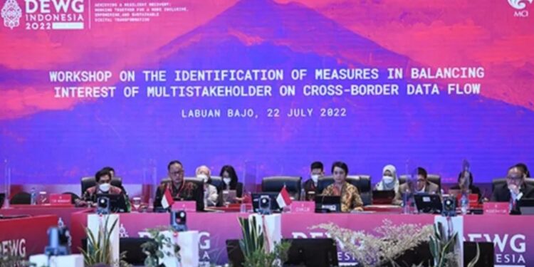 Suasana Lokakarya Identifikasi Langkah-langkah Penyeimbangan Kepentingan bagi Multistakeholder pada Arus Data Lintas Batas di Labuan Bajo, Nusa Tenggara Timur, Jumat (22/7). (kominfo.go.id)