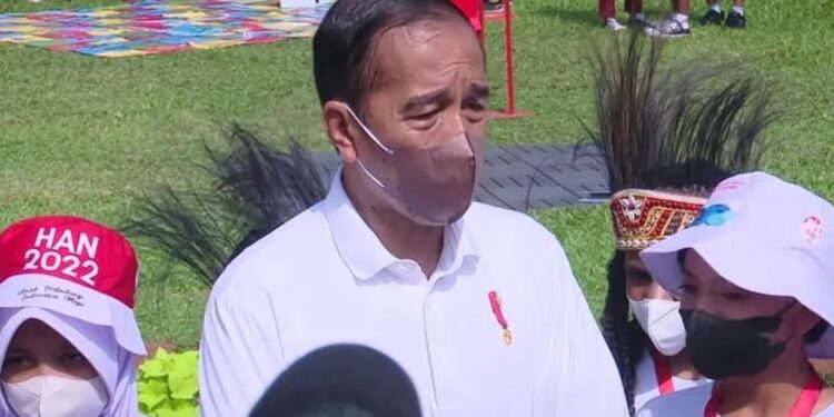 Tangkapan layar Presiden RI Joko Widodo memberikan keterangan kepada wartawan usai menghadiri acara Peringatan Hari Anak Nasional 2022 di Kebun Raya Bogor, Jawa Barat, Sabtu (23/7/2022). (MASAPNEWS/ANT)