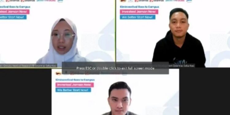 Deputy Head of Research Sinarmas Sekuritas Ike Widiawati beserta tim dalam webinar bertajuk SimInvestival oleh Sinarmas Sekuritas secara daring di Jakarta, Jumat. (MASAPNEWS/ANT)