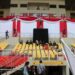 Sejumlah panitia mempersiapkan acara opening ceremony APG XI 2022 di Stadion Manahan Solo, Sabtu (30/7/2022). (MASAPNEWS/ANT)