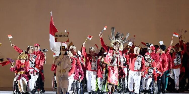 Sejumlah atlet kontingen Indonesia saat mengikuti pembukaan ASEAN Para Games 2022 di Stadion Manahan Solo, Jawa Tengah, Sabtu (30/7/2022). (MASAPNEWS/ANT)