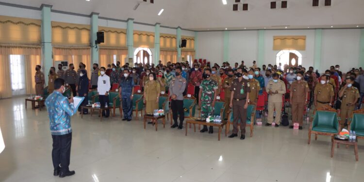 Suasana deklarasi damai di GPU Damang Batu Kuala Kurun, Senin (11/7/2022). (Foto : Polres Gumas)
